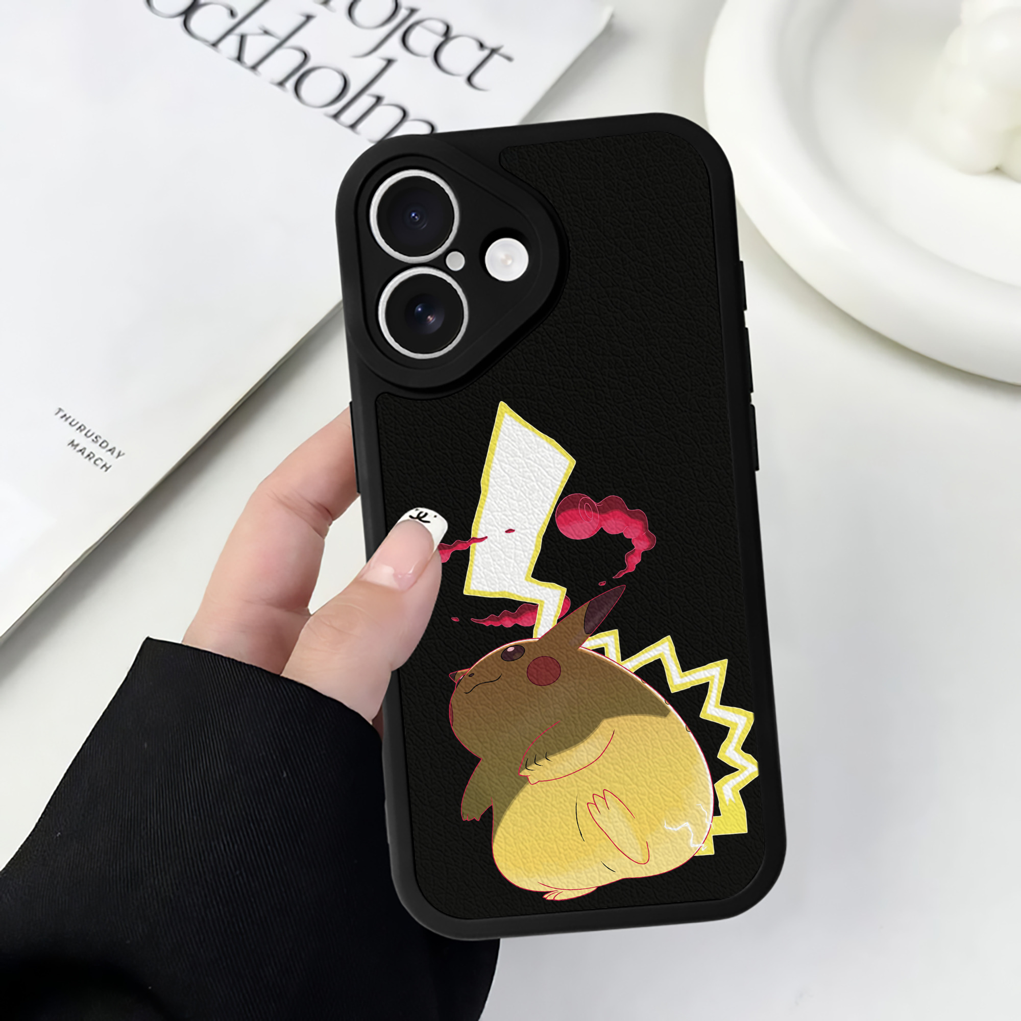 （画像用） ポケットモンスター Pokémon 【iPhone 16シリーズ対応】シリコンスマホケース（レザー調） 材質：シリコン